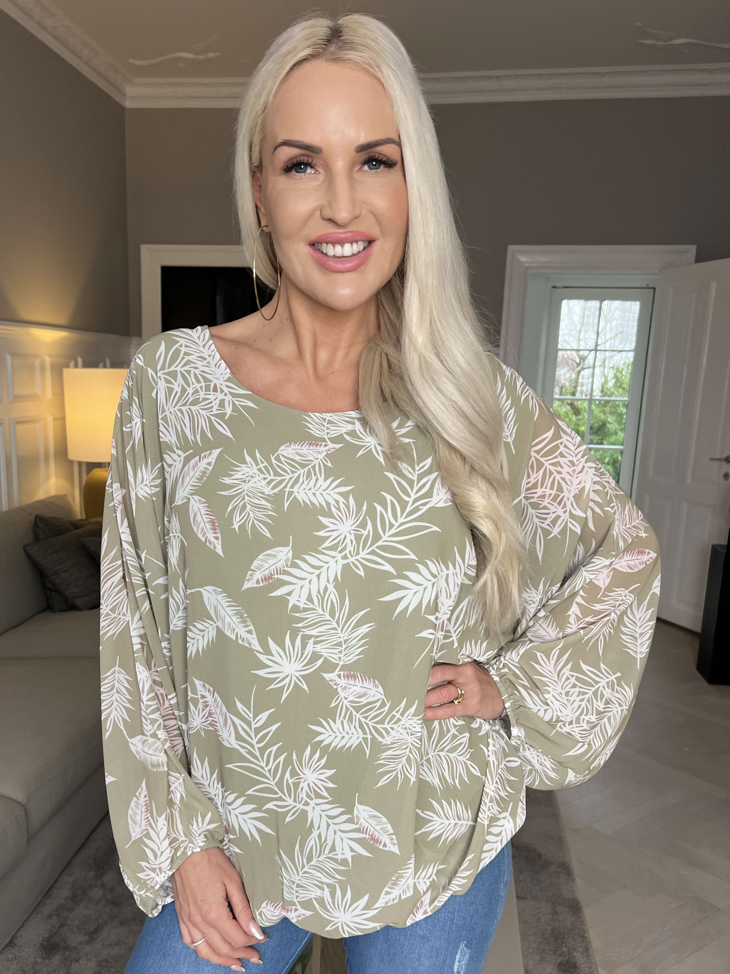 Destiny Leaf - Chiffongblus med lövmönster